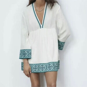 ZARA Embroidered Mini Dress Summer Resort Vacation VNeck Textured White Womens L